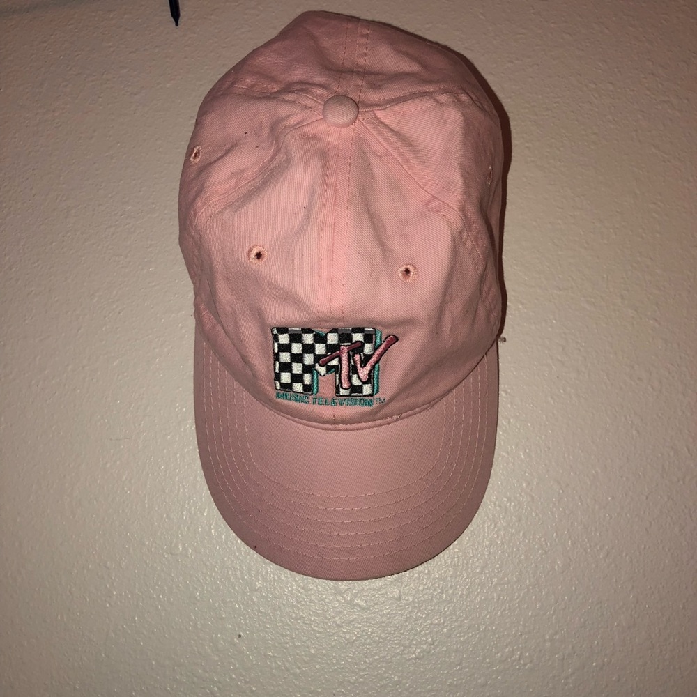 Pink dad hat MTV